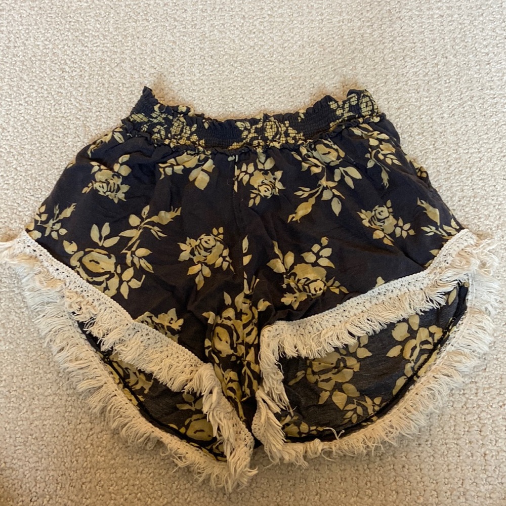 Natural life shorts